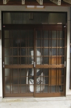 玄関前.JPG
