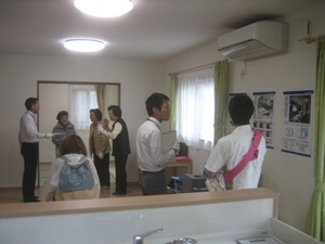 田中邸見学会２.JPG